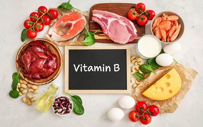 Lebensmittel auf dem Tisch, die Vitamin B enthalten